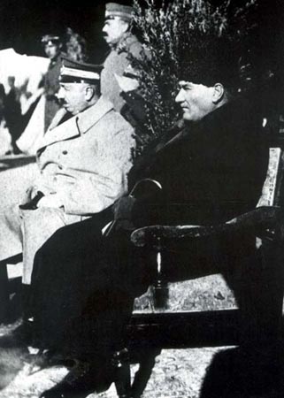 Siyah Beyaz Fotoğraflarla Atatürk Galerisi -2