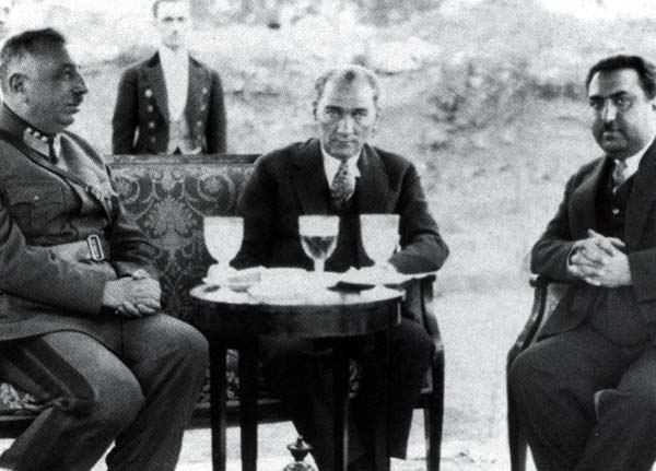 Siyah Beyaz Fotoğraflarla Atatürk Galerisi- 4
