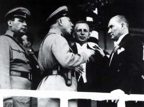 Siyah Beyaz Fotoğraflarla Atatürk Galerisi- 4