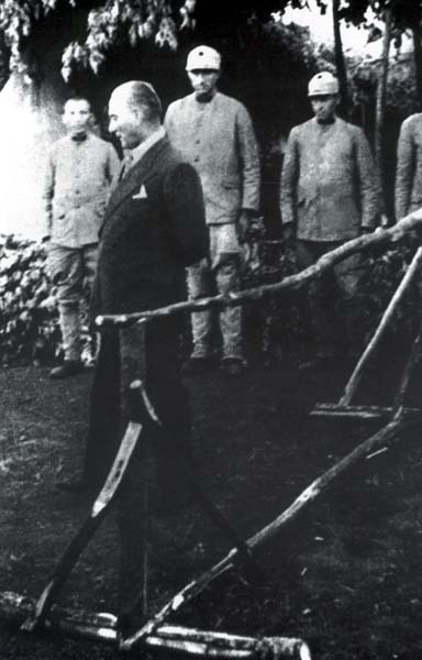 Siyah Beyaz Fotoğraflarla Atatürk Galerisi- 4