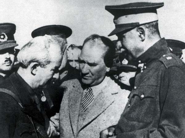 Siyah Beyaz Fotoğraflarla Atatürk Galerisi- 4