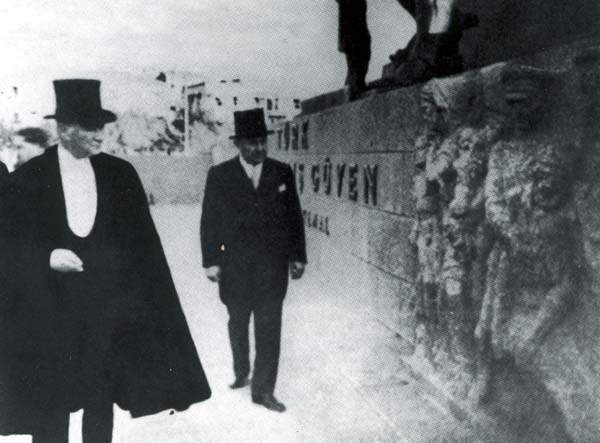 Siyah Beyaz Fotoğraflarla Atatürk Galerisi- 4