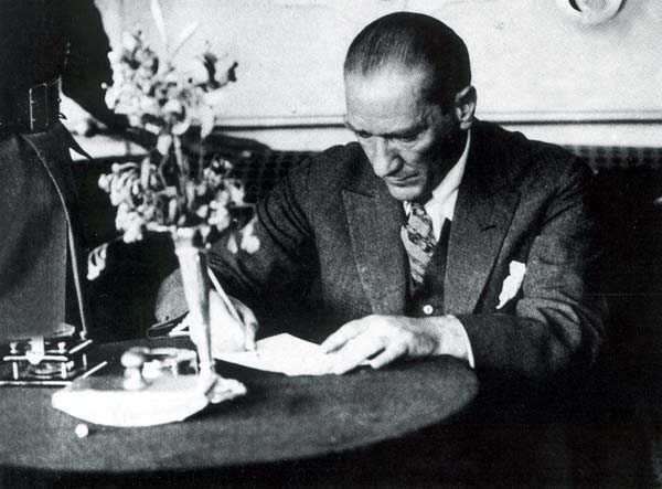Siyah Beyaz Fotoğraflarla Atatürk Galerisi- 5