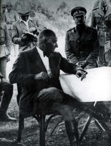 Siyah Beyaz Fotoğraflarla Atatürk Galerisi- 5