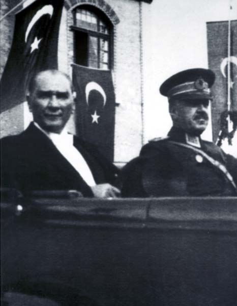 Siyah Beyaz Fotoğraflarla Atatürk Galerisi- 5