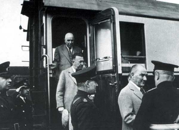 Siyah Beyaz Fotoğraflarla Atatürk Galerisi- 6