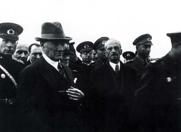 Siyah Beyaz Fotoğraflarla Atatürk Galerisi- 6