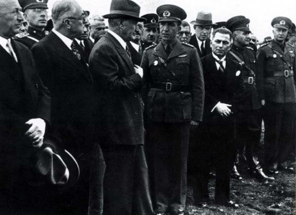 Siyah Beyaz Fotoğraflarla Atatürk Galerisi- 6