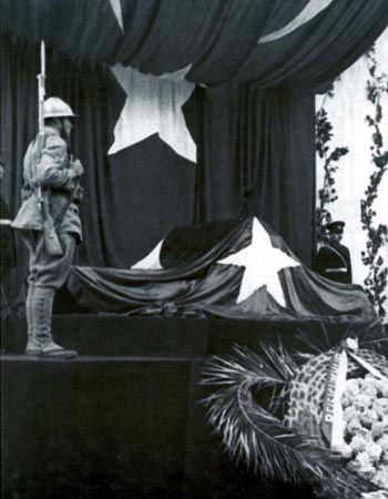 Siyah Beyaz Fotoğraflarla Atatürk Galerisi- 6
