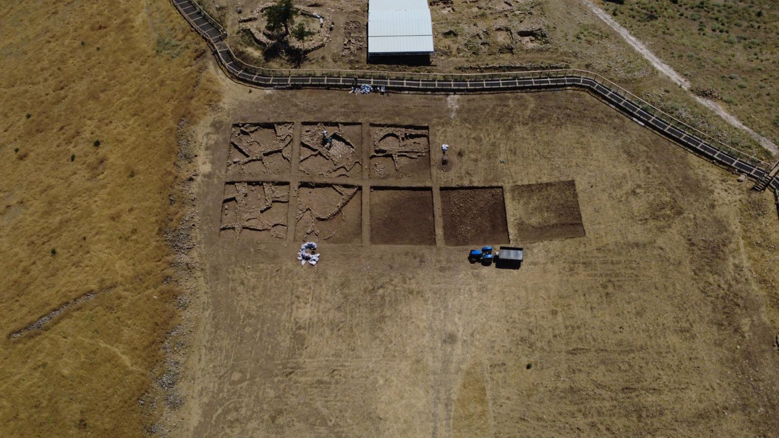 GÖBEKLİTEPE’NİN KUZEYİNDE İLK KAZI