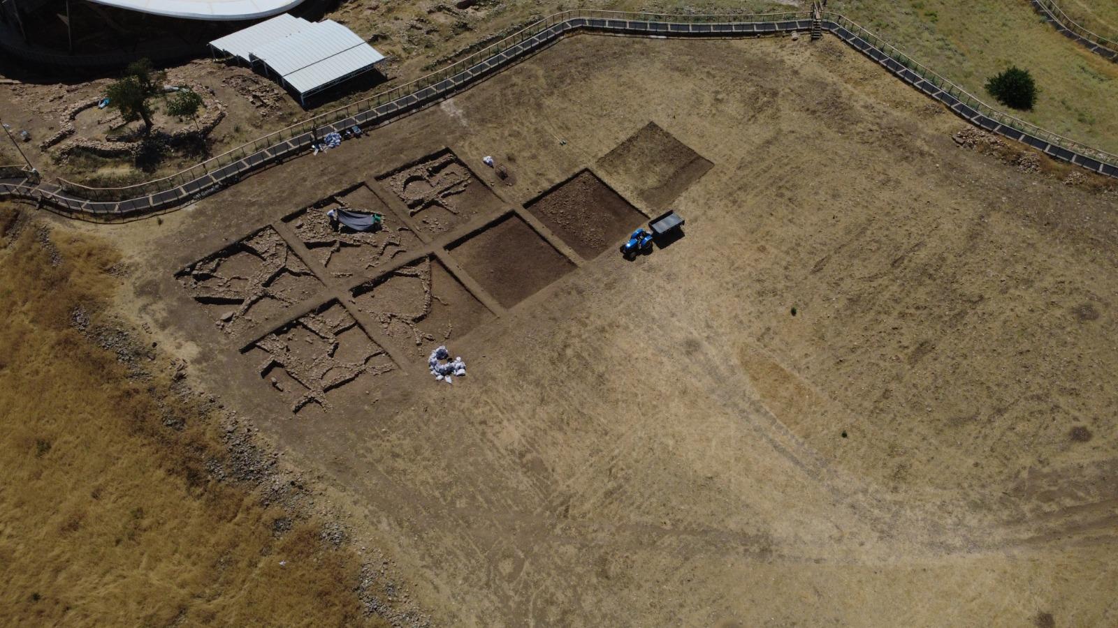 GÖBEKLİTEPE’NİN KUZEYİNDE İLK KAZI